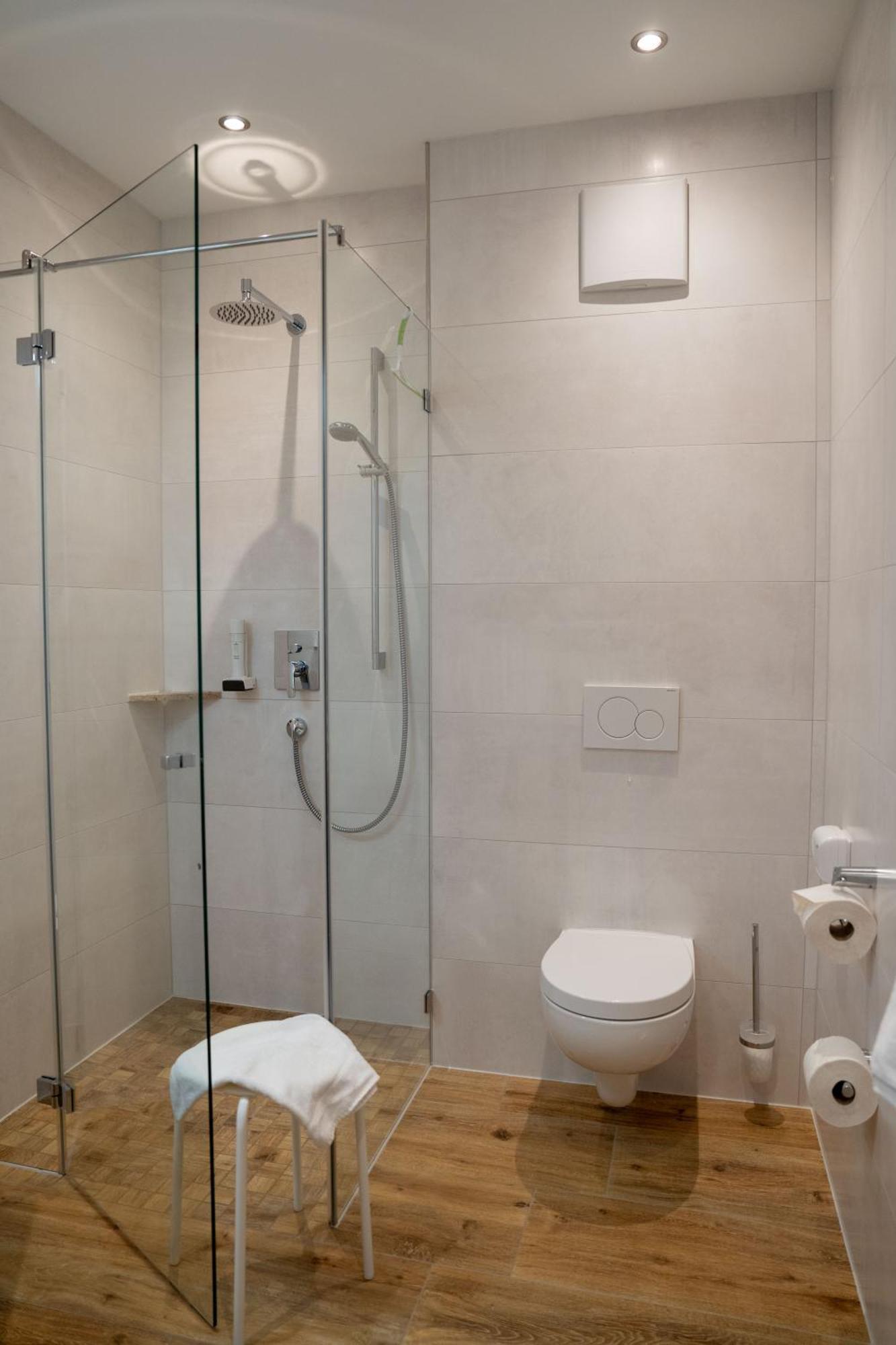 שארניץ Hotel Garni Isarlodge Wiesenhof מראה חיצוני תמונה